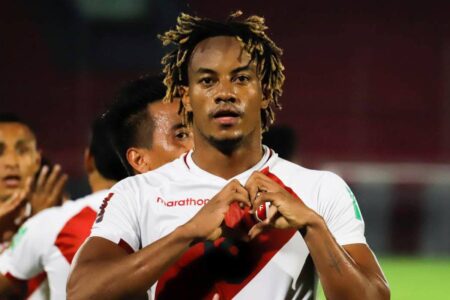 André Carrillo en Condiciones: Estrategias de Reynoso para Enfrentar a Chile y Argentina en las Eliminatorias