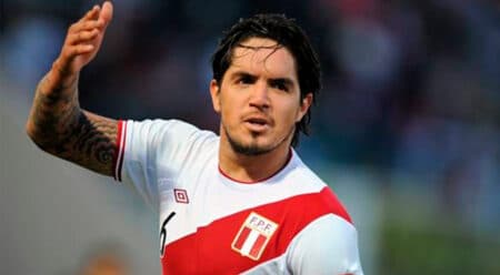 Vargas Revela Batallas Físicas con Dos Jugadores Chilenos en Italia: «Una Rivalidad Clásica»